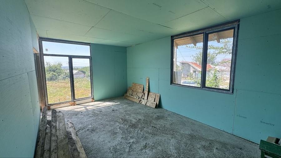 Casă cu 4 camere în Valea Călugărească