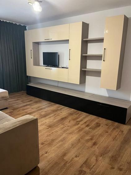 Apartament cu 3 camere decomandat în Rovine