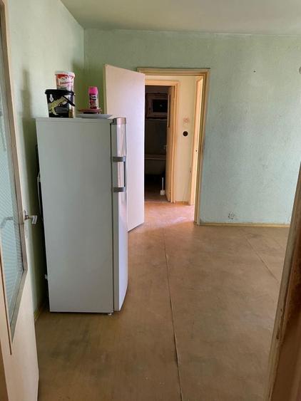 Apartament cu 2 camere semidecomandat în Craiovița Nouă