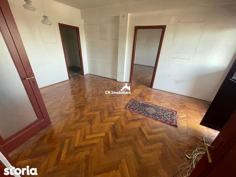 Apartament cu 4 camere semidecomandat în Victoriei