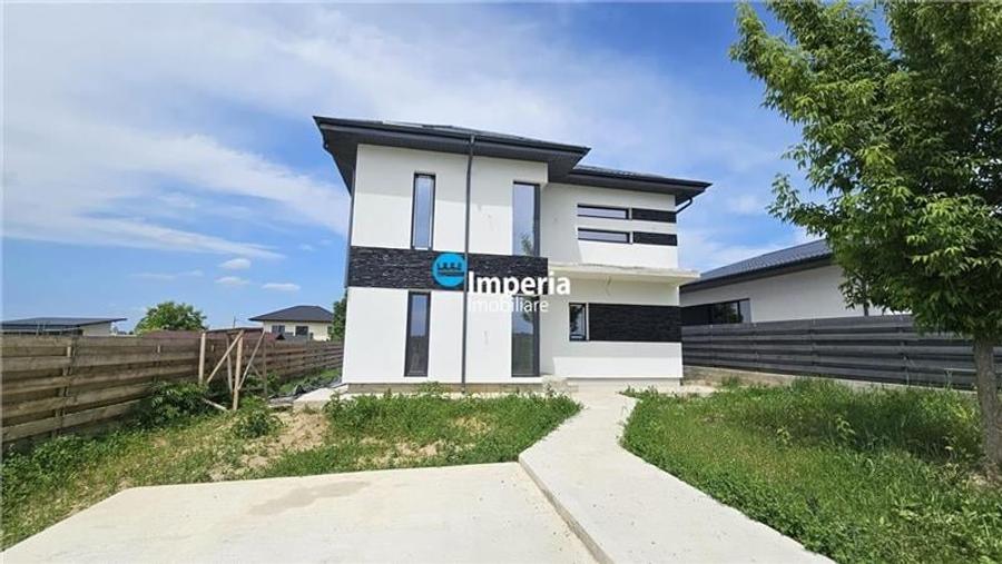 Casă individuală cu 4 camere cu Teren 471 Mp în Bucium