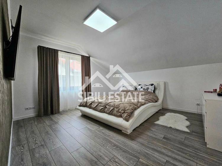 Casă individuală cu 5 camere cu Canalizare în Tineretului