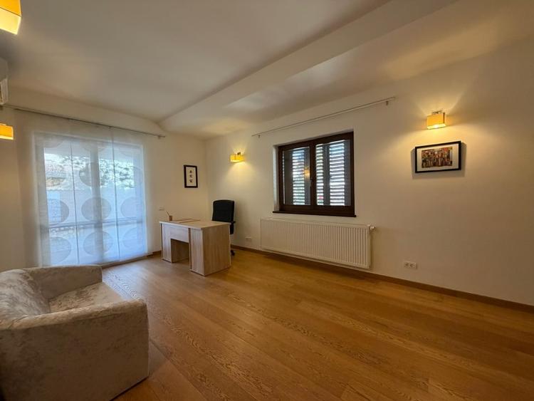 Casă individuală cu 9 camere cu Piscina în Iancu Nicolae