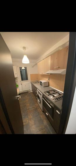 Apartament cu 2 camere semidecomandat în Podu Roș