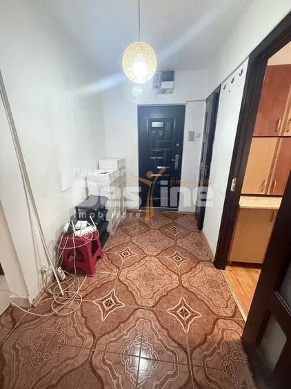 Apartament cu 4 camere decomandat, mobilat în Rahova