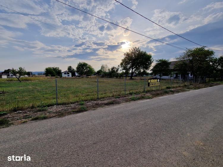 Teren de 1045 mp, în Cornu Luncii