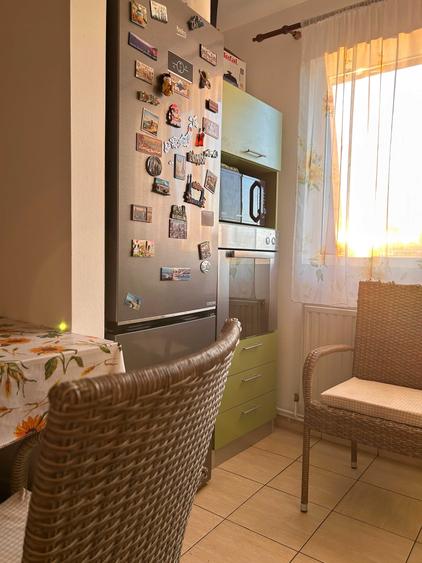 Apartament cu 3 camere decomandat în Nicolina
