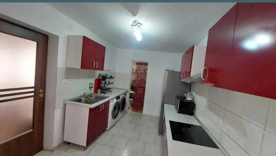 Casă cu 6 camere cu Teren 550 Mp în Central
