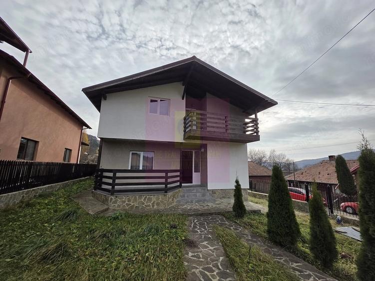 Casă cu 4 camere cu Teren 475 Mp în Valea Doftanei