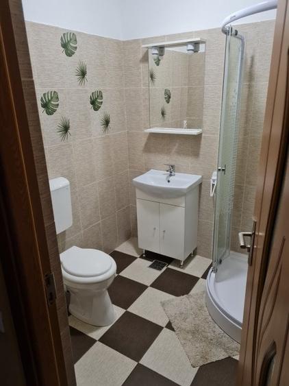 &Icirc;nchiriez apartament 3 camere - 5