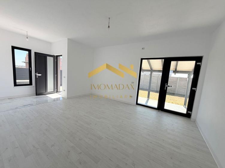 Casă individuală cu 4 camere cu Canalizare în Sânmihaiu Român