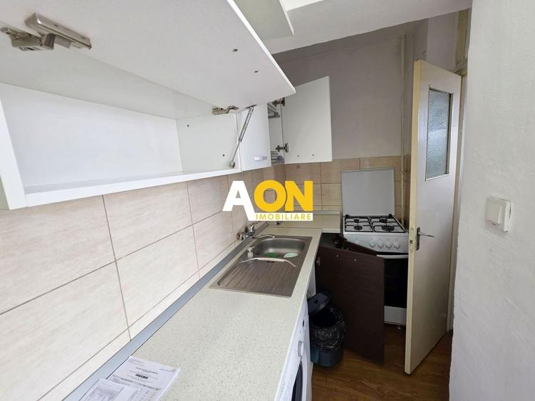 Garsonieră decomandată, mobilată în Cetate