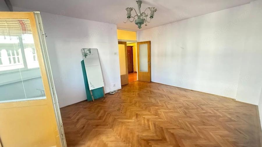 Apartament cu 3 camere decomandat în Central
