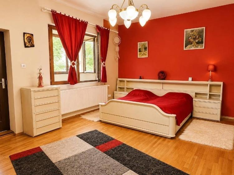 Casă individuală cu 5 camere cu Garaj în Est