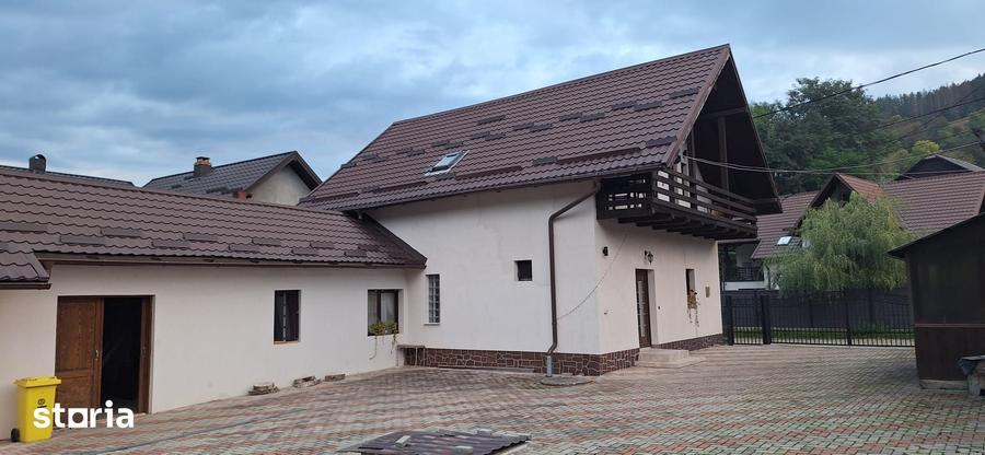 Casă cu 5 camere cu Teren 1150 Mp în Central