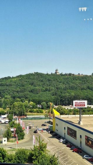 Apartament cu 2 camere semidecomandat în Valea Adâncă
