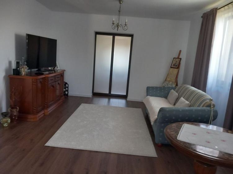 Casă cu 3 camere în Tulucești