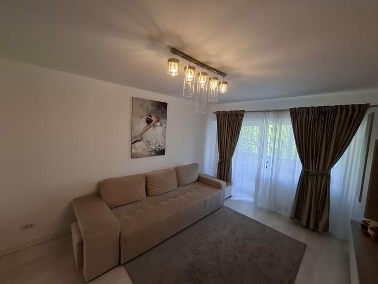 Apartament cu 3 camere decomandat, mobilat în Gara
