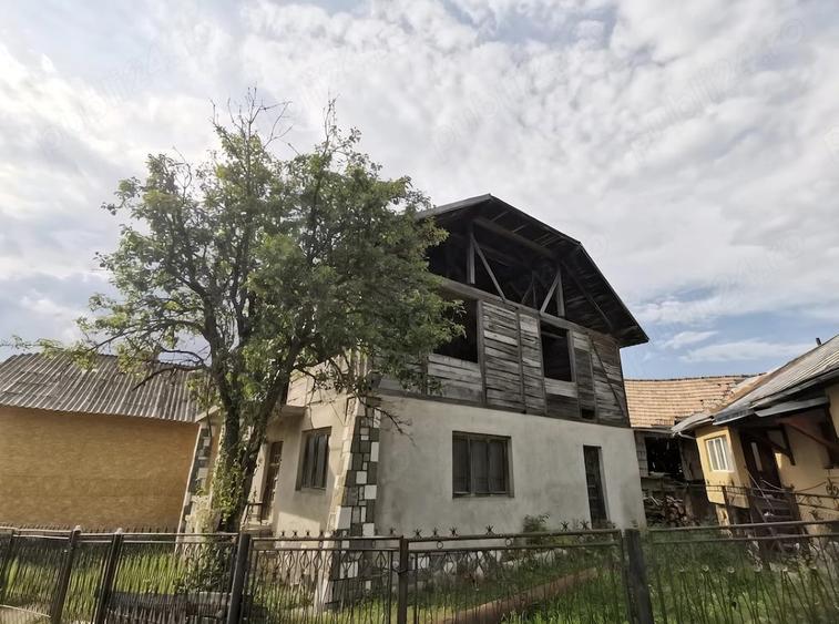Casă cu 3 camere cu Teren 2200 Mp în Secăria