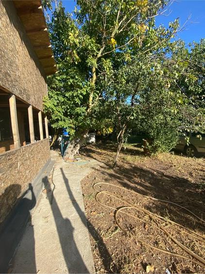 Casă cu 3 camere cu Teren 1600 Mp în Bujoreni