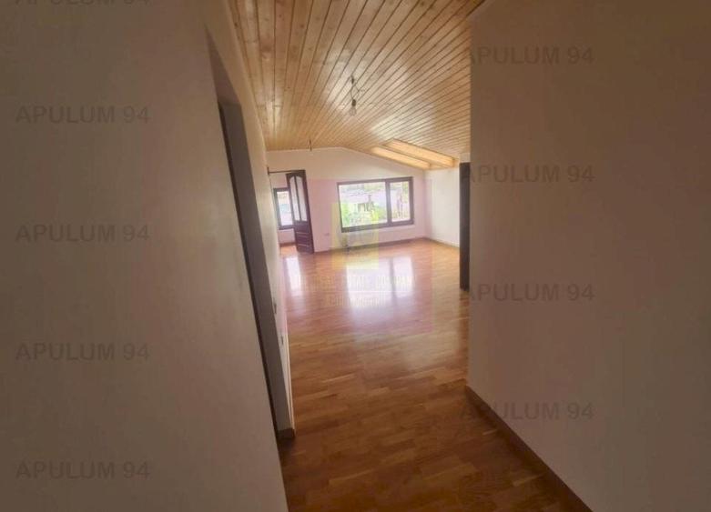 Casă individuală cu 9 camere decomandat cu Canalizare în Central