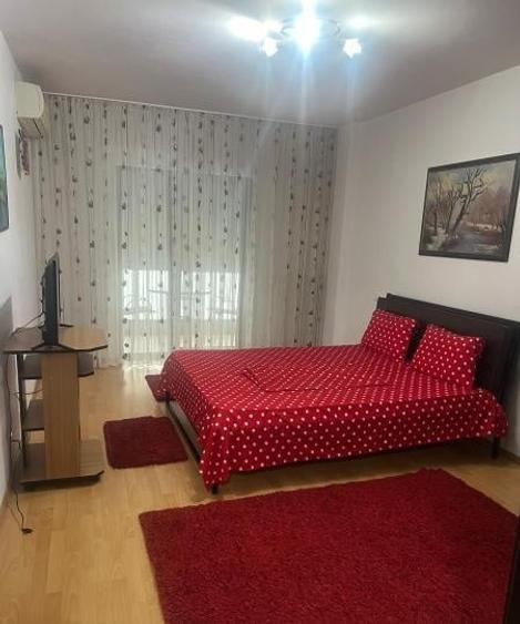 Apartament cu 3 camere decomandat, mobilat în Doamna Ghica