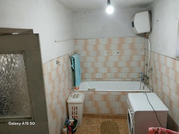 Casă cu 3 camere cu Teren 1400 Mp în Central