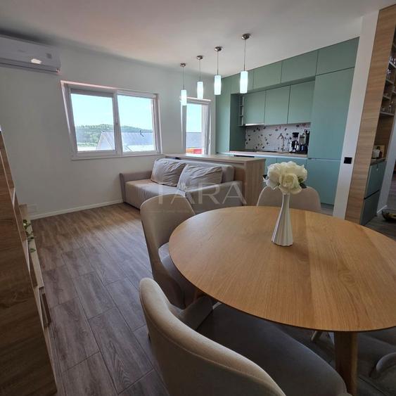 Apartament cu 3 camere semidecomandat, mobilat în Baciu
