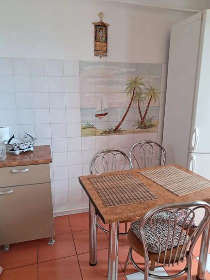 Apartament cu 3 camere decomandat în Vest
