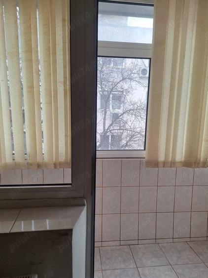 Apartament cu 3 camere decomandat în Obor