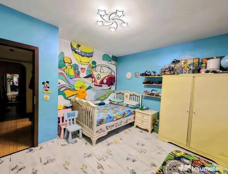 Apartament cu 3 camere decomandat în Uverturii