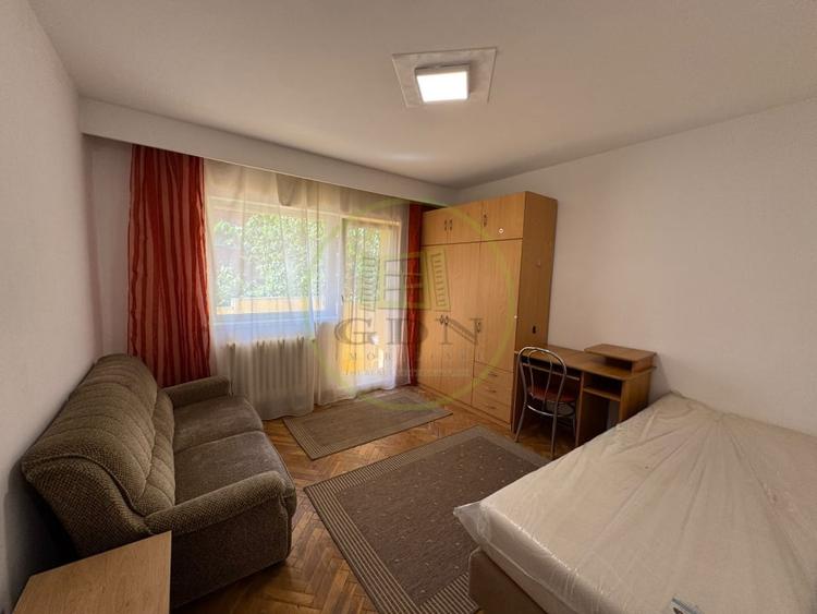 Apartament cu 3 camere decomandat, mobilat în Zorilor
