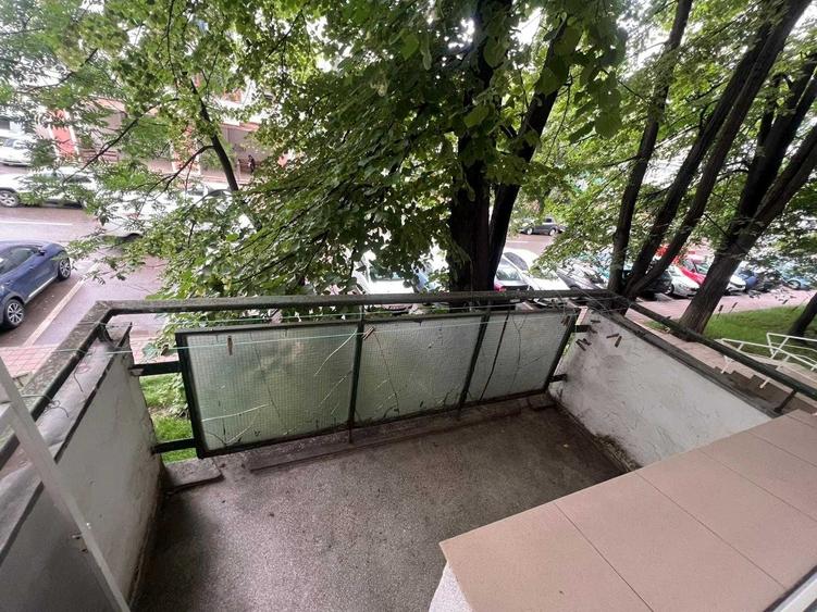 Apartament cu 3 camere decomandat în Tătărași