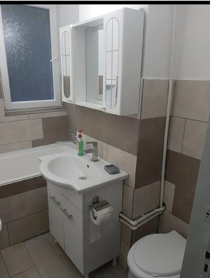 Apartament cu 3 camere decomandat în Cornișa