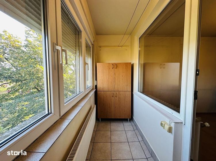 Apartament cu 3 camere decomandat în Apusului