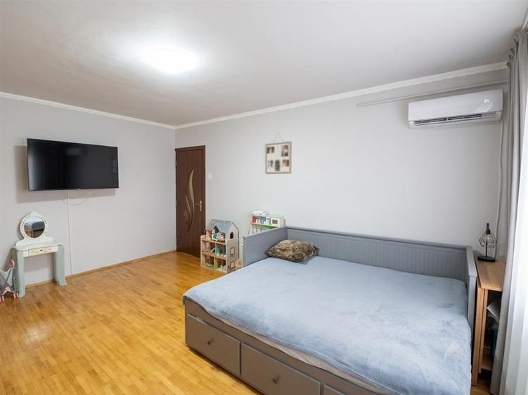 Apartament cu 2 camere decomandat în Valenta