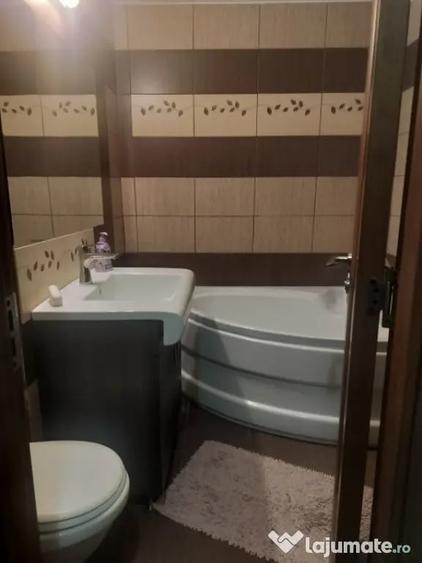 Apartament cu 4 camere decomandat, mobilat în 1 Mai