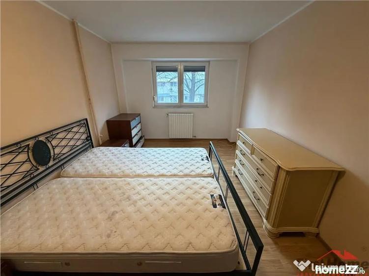 Apartament cu 4 camere decomandat în Central