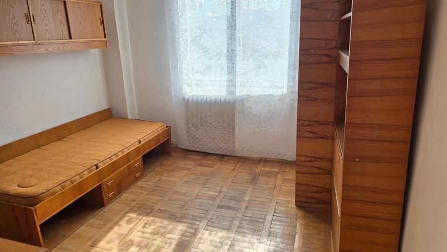 Apartament cu 4 camere decomandat în 22 Decembrie