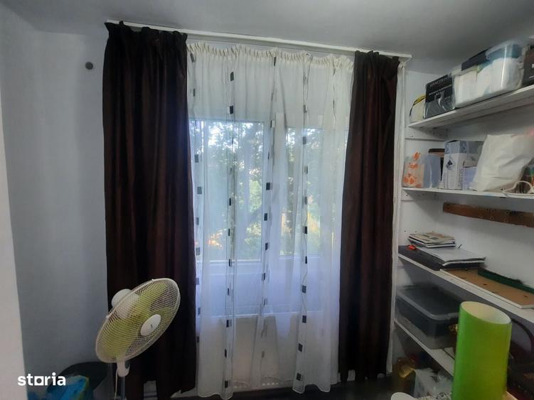 Apartament cu 3 camere semidecomandat în Micro 15