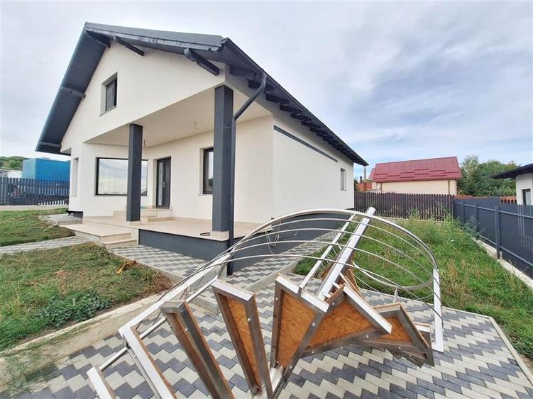 Casă cu 3 camere cu Teren 325 Mp în 9 Mai