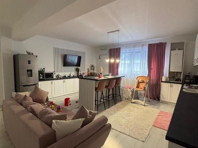 Apartament cu 4 camere decomandat în Sud-Est