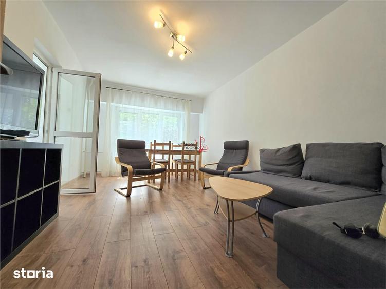 Apartament cu 4 camere decomandat în Tei
