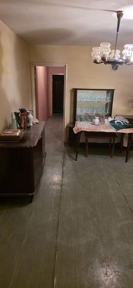 Apartament cu 3 camere semidecomandat în Titan