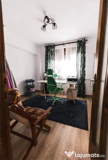 Apartament cu 4 camere decomandat în Central