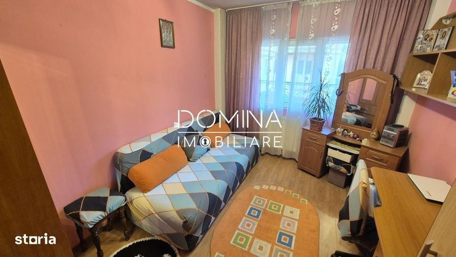 Apartament cu 3 camere decomandat în Teilor