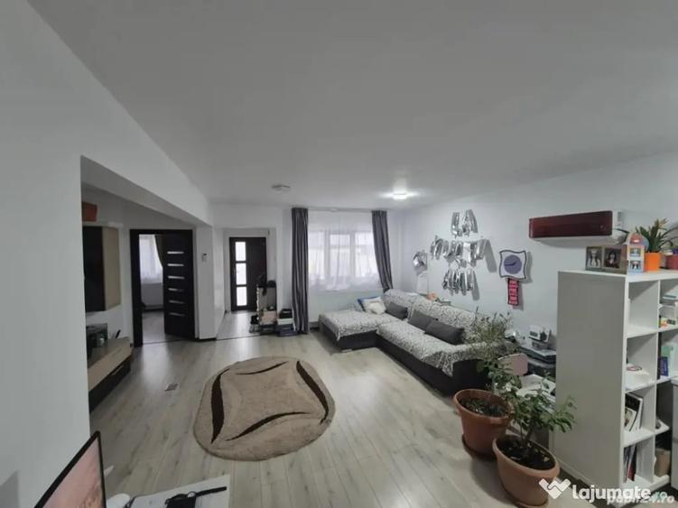 Casă cu 3 camere cu Teren 350 Mp în Șimnicu de Sus