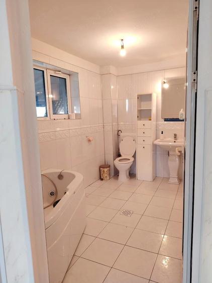 Casă cu 7 camere cu Teren 1600 Mp în Potigrafu