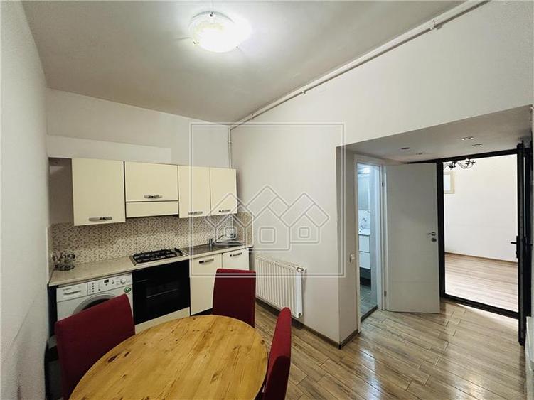 Apartament cu 2 camere nedecomandat în Central