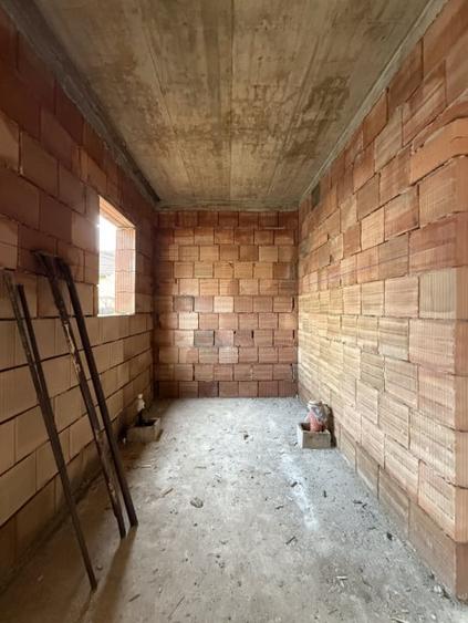 Duplex cu 5 camere cu Canalizare în Florești